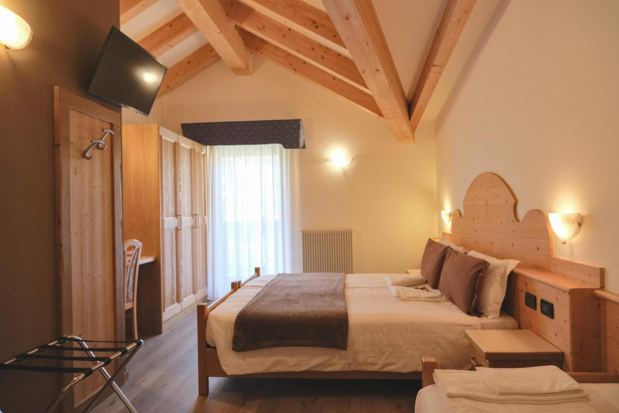 Flos Hotel Moena Extérieur photo