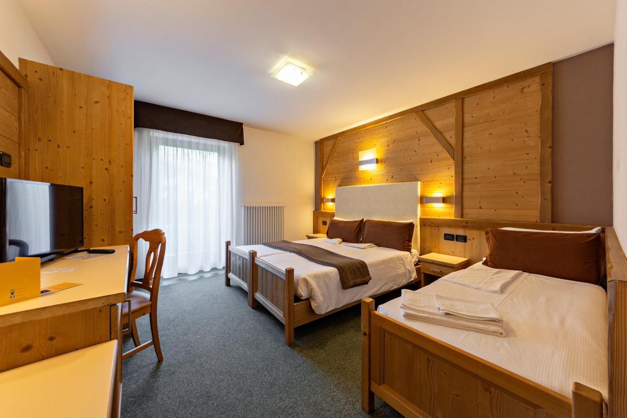 Flos Hotel Moena Extérieur photo