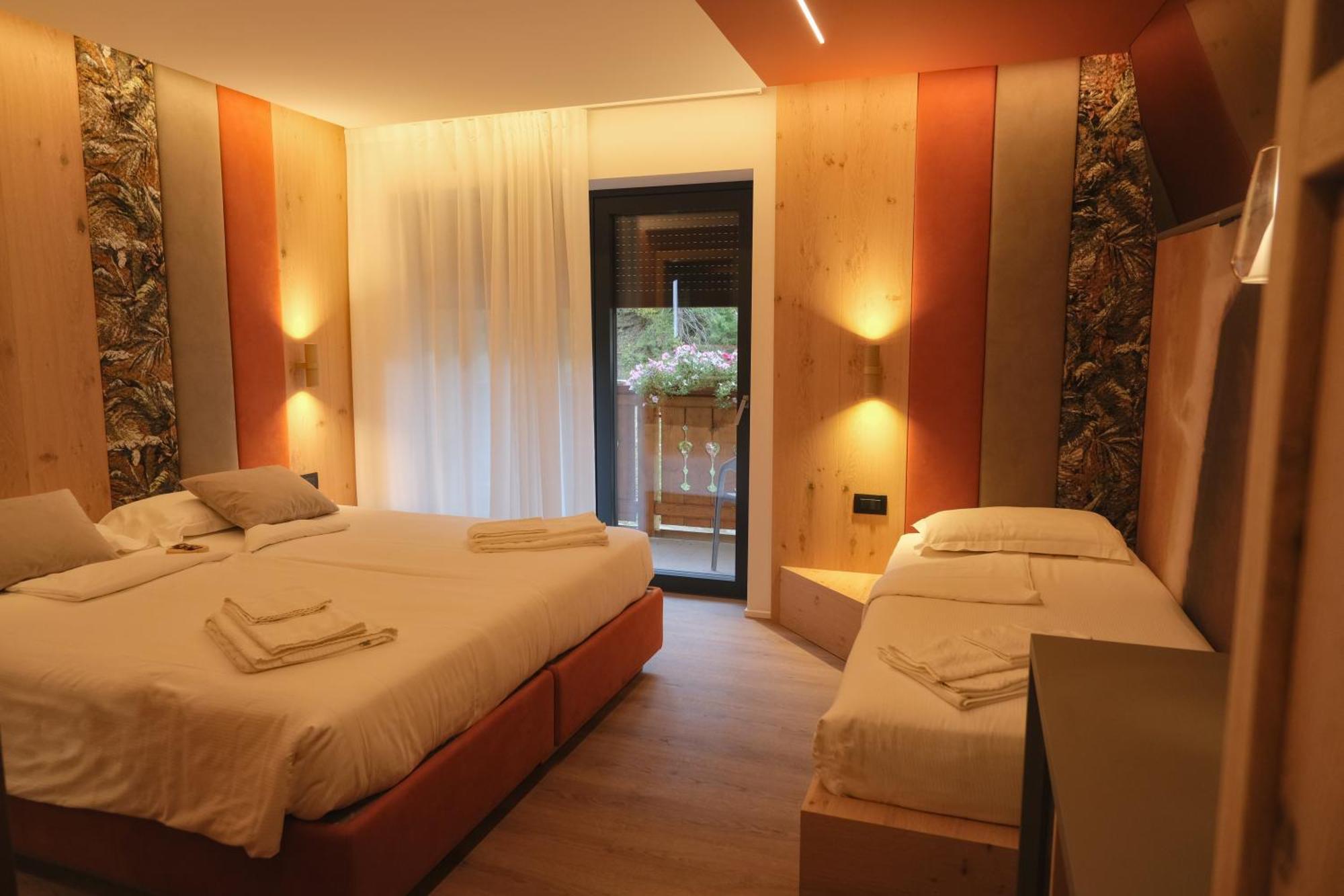 Flos Hotel Moena Extérieur photo